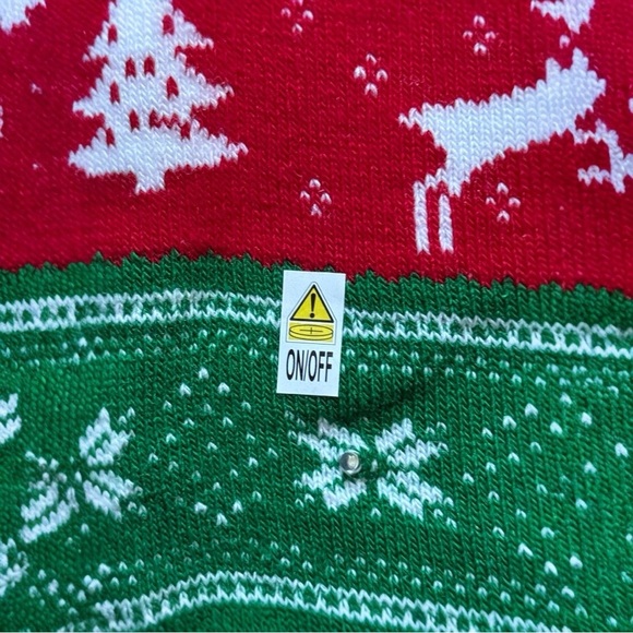 Light-Up Holiday Pom Hat - NWT - Picture 4 of 4